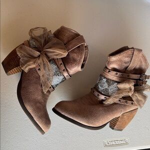 NOT RATED WESTERN BEADED COWGIRL BOOTIE BOOTS WITH BOW